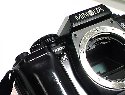 미놀타 최초의 AF 명기 – ∂-9000